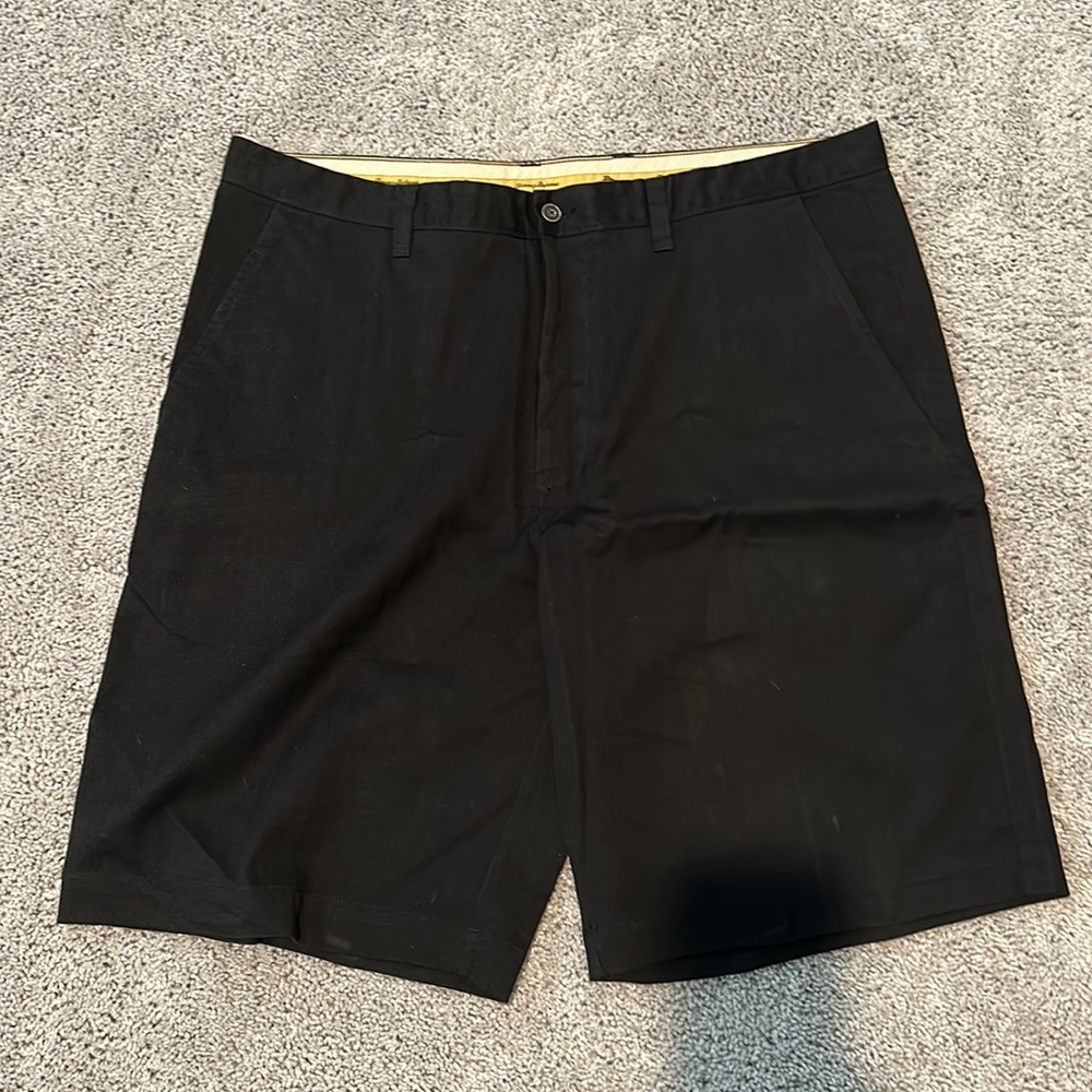 Tommy Bahama Black Shorts - 40